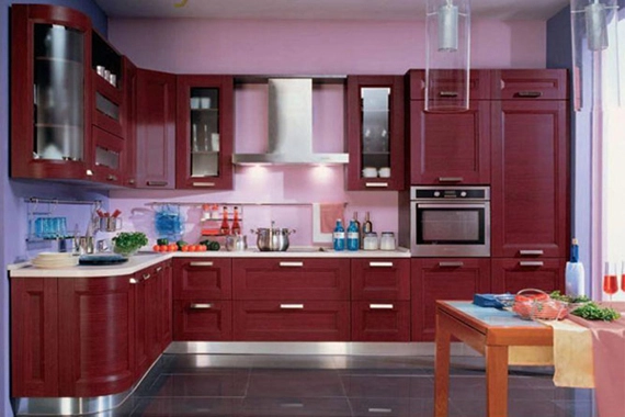 Сочетание красного и розового на кухне